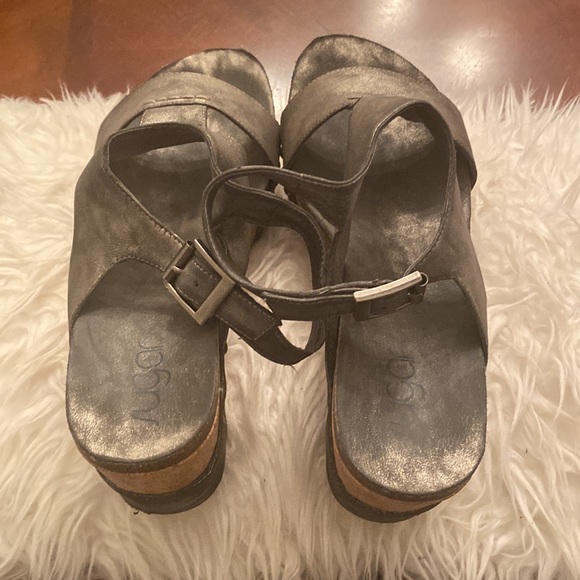 Cute pewter sandals!! - Picture 4 of 6